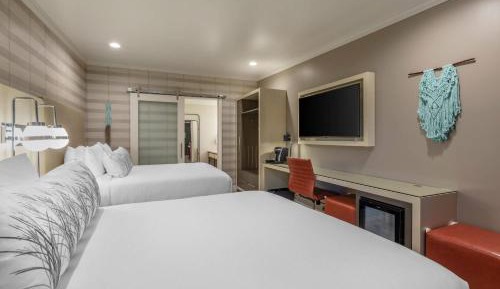 Standard Room, 2 Queen Beds, Non Smoking