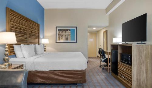 King Suite with Spa Bath and Sofa Bed - Non-Smoking