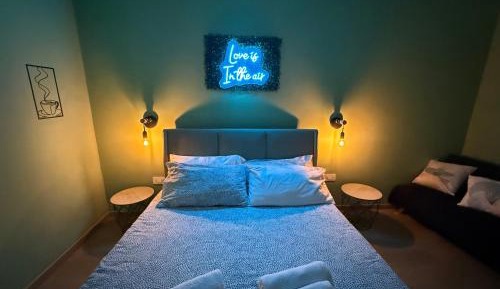 Deluxe Room (2 Adults + 1 Child)