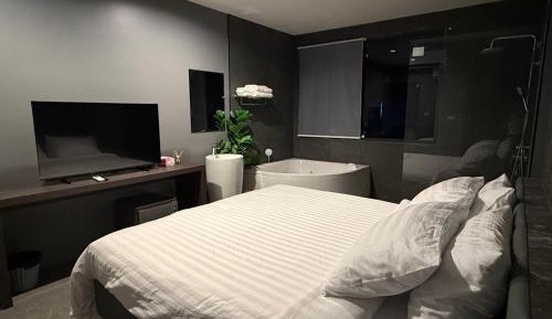 King Room with Spa Bath