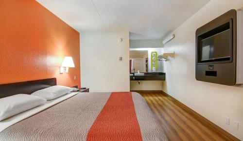 Deluxe Queen Room - Non-Smoking