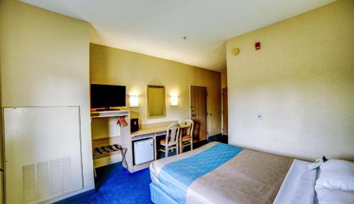 Queen Room - Non-Smoking