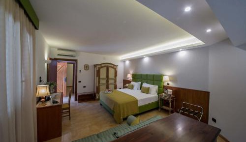 Two-Bedroom Suite with Outdoor Jacuzzi