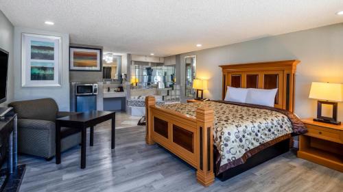 King Suite with Spa Bath - Non-Smoking