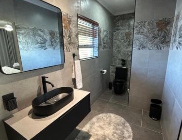 Apartment with Pool View 