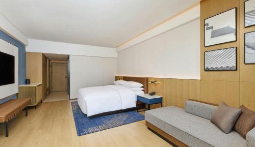 Classic King Room with City View