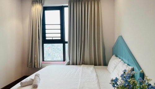 Three-Bedroom Apartment with Balcony