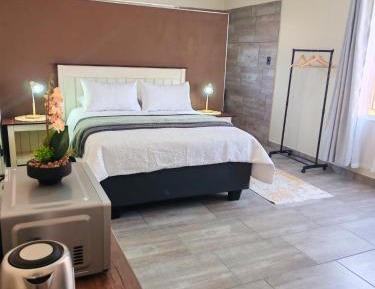 Deluxe Queen Suite