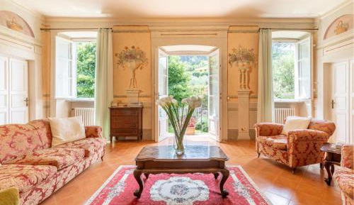 Seven-Bedroom Holiday Home