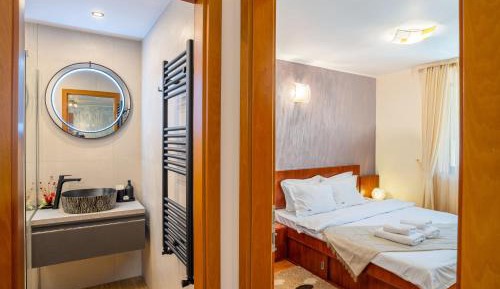 One-Bedroom Apartment with Balcony and Mountain View  