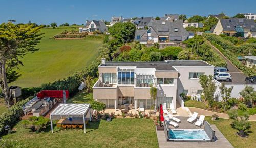 Six-Bedroom Villa 