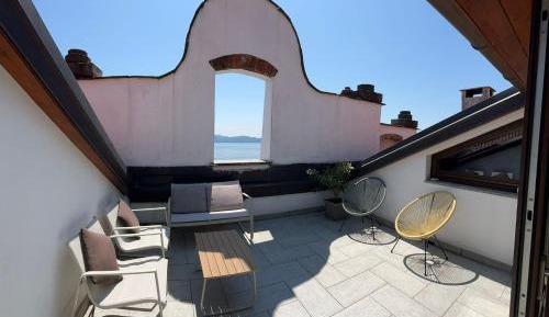 Apartment with Lake View