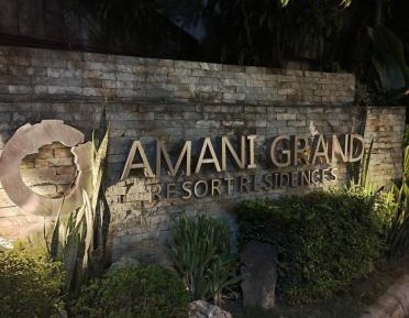 One-Bedroom Apartment with Pool View