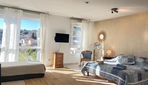 Apartment with Mountain View