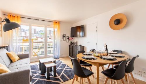 Two-Bedroom Deluxe Apartment with Balcony