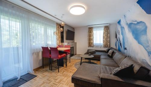 Three-Bedroom Apartment with Mountain View