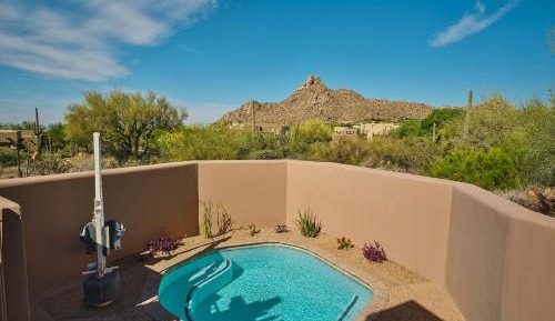 One-Bedroom Oasis Accessible Plunge Pool King Suite