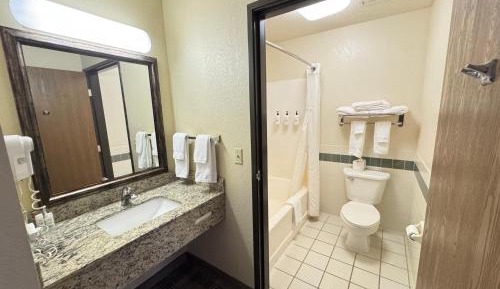 Deluxe Queen Room - Non-Smoking