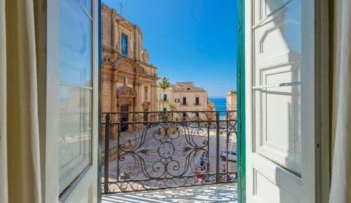 Three-Bedroom Apartment with Balcony