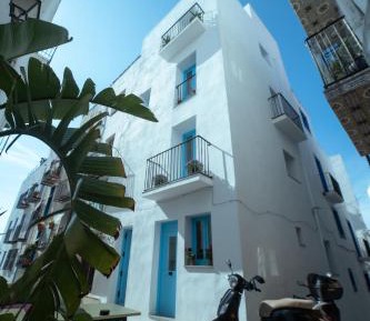 Deluxe Double Room with Side Sea View