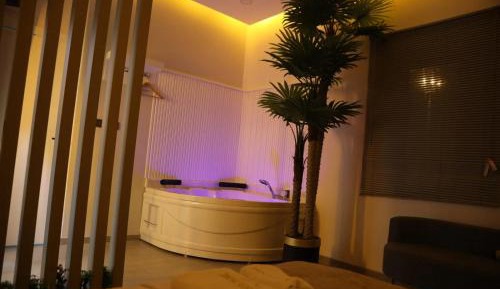 Queen Room with Spa Bath