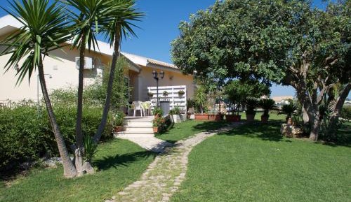 Apartment with Garden View