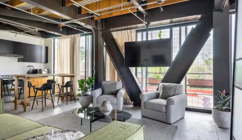 Studio Apartment with King Bed