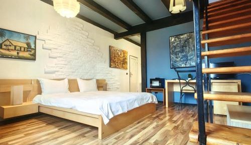 Family Room (2 Adults + 2 Children)