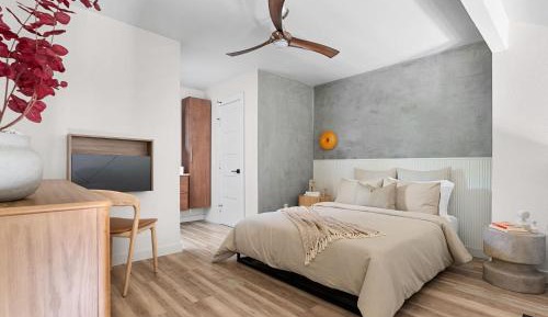 Superior One-Bedroom Apartment