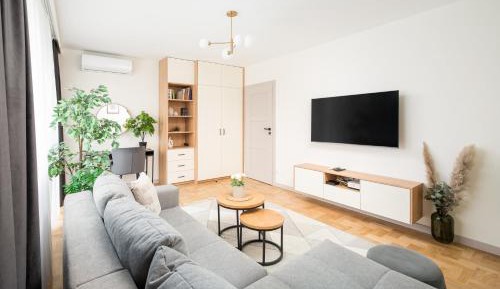 Two-Bedroom Deluxe Apartment with Balcony