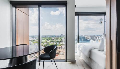 Studio na 22 piętrze z łóżkiem typu king-size i rozkładaną sofą