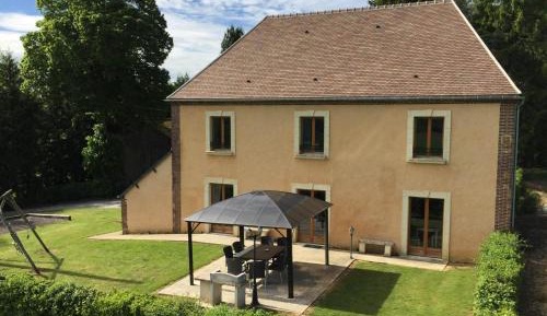 Holiday Home (9 Adults)