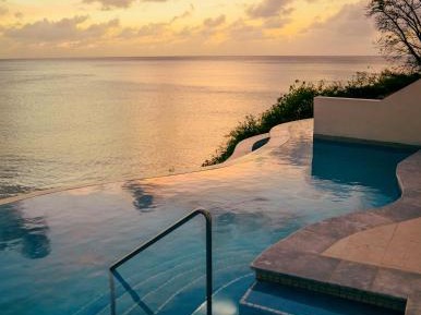 Preferred Club Bungalow Suite Ocean Front Swim Out - King