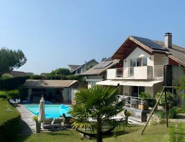 Superior One-Bedroom Apartment