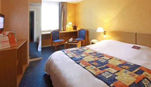Standard Queen Room