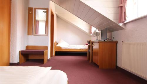 Basic Triple Room
