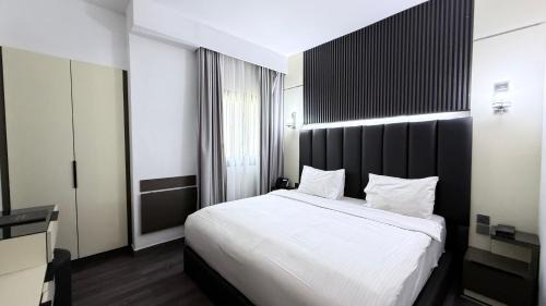 Deluxe Double - King