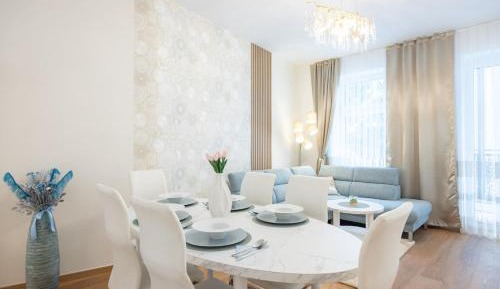 Three-Bedroom Apartment with Balcony