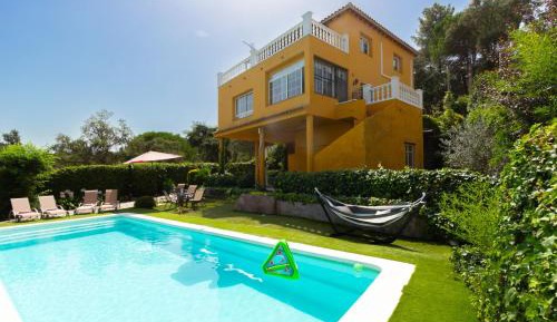 Villa with Garden View