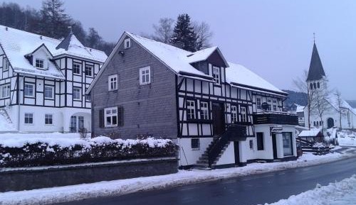 Six-Bedroom Holiday Home