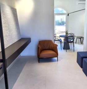 Deluxe One-Bedroom Apartment