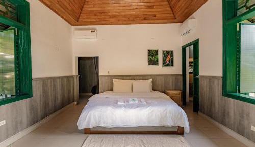 Bungalow with Garden View