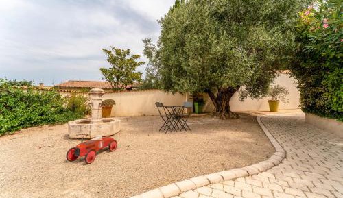 Superior One-Bedroom Apartment