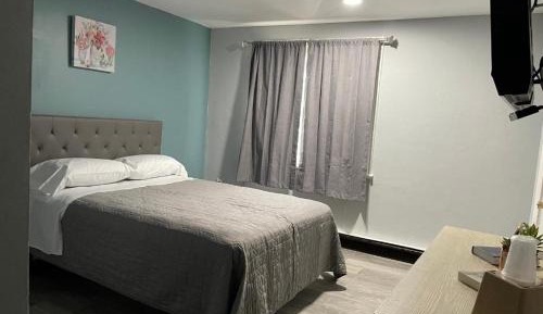Deluxe Queen Room