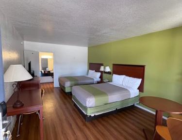 Quadruple Room with Tub - Disability Access/Non Smoking