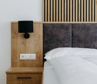 One-Bedroom Apartment with Shower