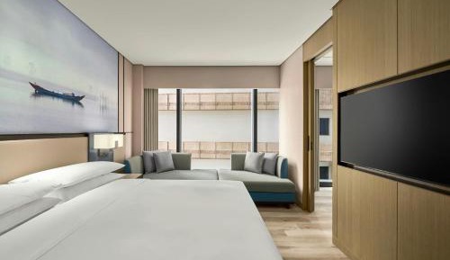 Junior Suite with City View