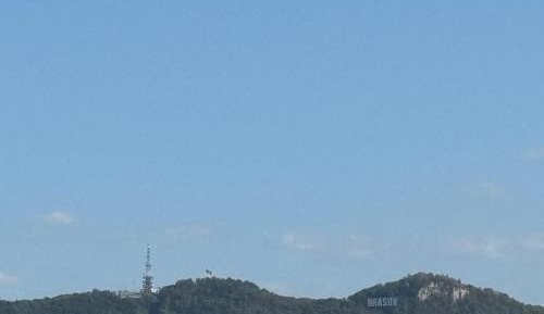 Apartment with Mountain View