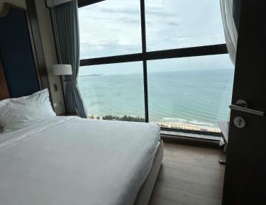 Two-Bedroom Apartment with Balcony and Sea View