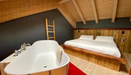 Suite with Lake View